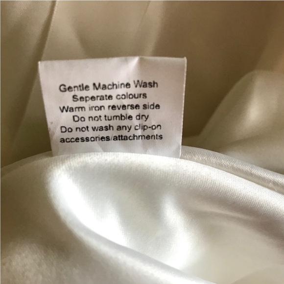 DOLLCAKE in Character Cloak Hooded White Faux Fur Cape Size XL - Picture 14 of 15